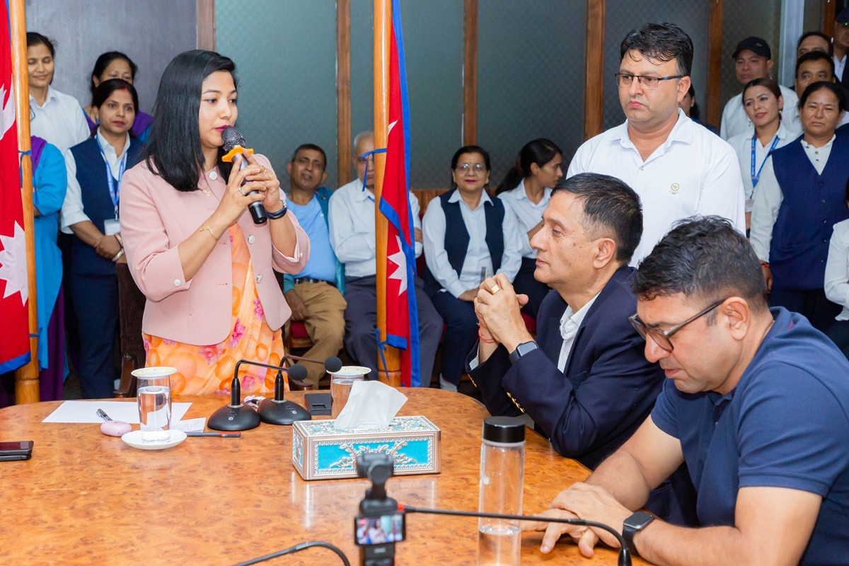 ३२ वर्षे निजामती यात्रा टुंग्याउँदै काठमाडौँ महानगरबाटै बिदा भए सरोज गुरागाईँ 6
